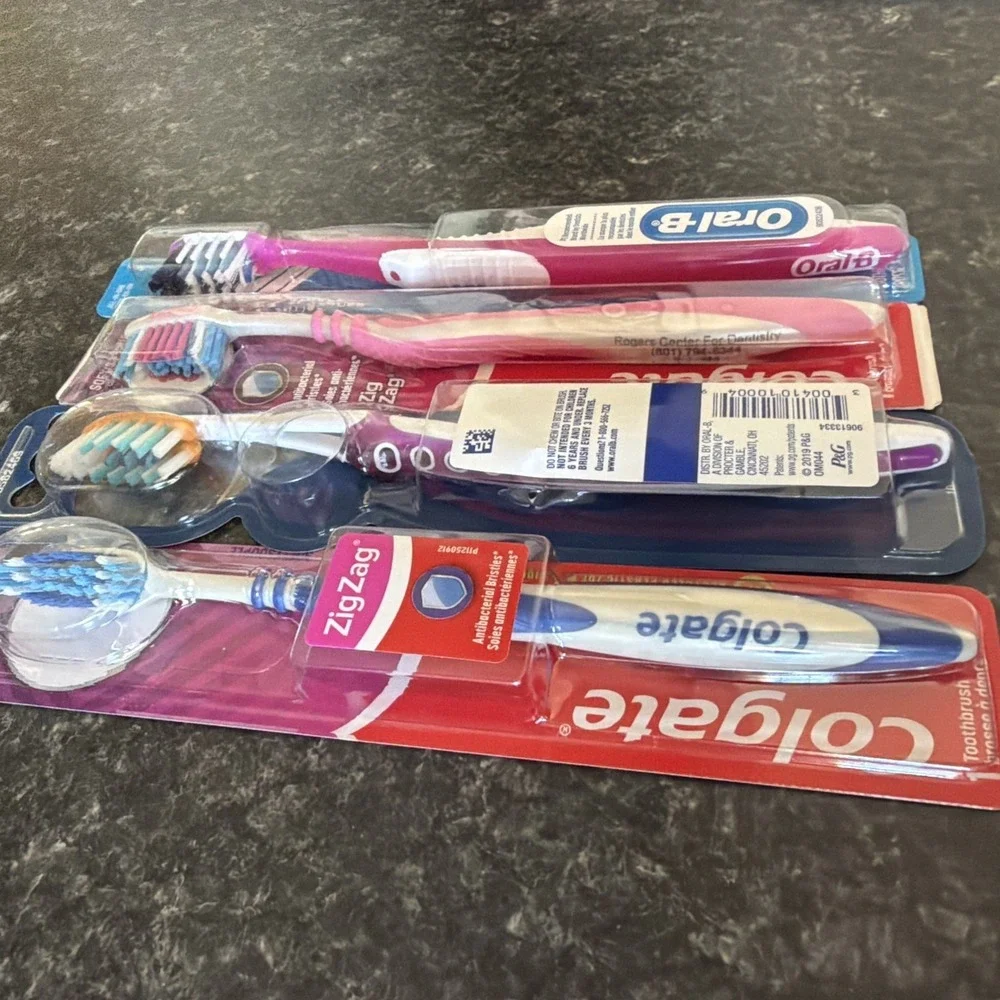 Assorted Toothbrush Pack 4 Brushes‎ Soft Bristles Colgate Oral-B Dentist Brush